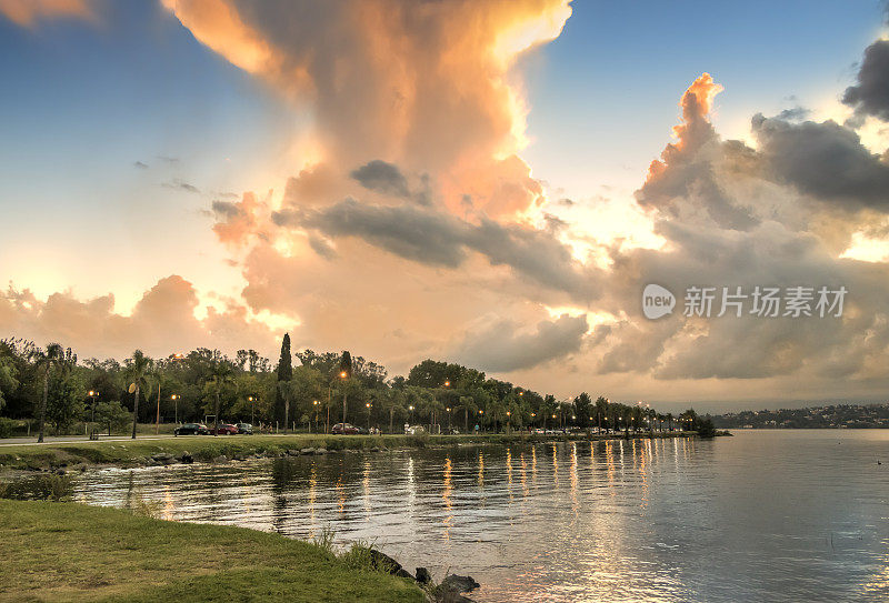 Villa Carlos Paz，在圣罗克湖畔，Córdoba，阿根廷。